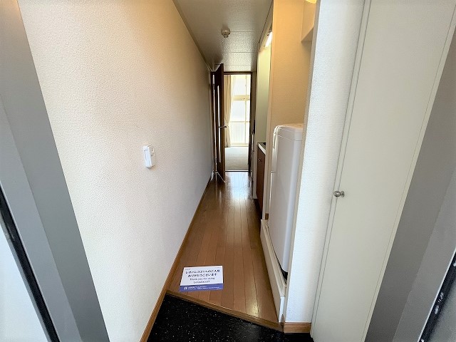 レオパレスフィスデファミーユ 玄関