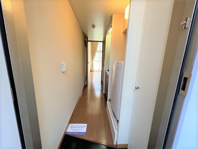 レオパレスフィスデファミーユ 玄関