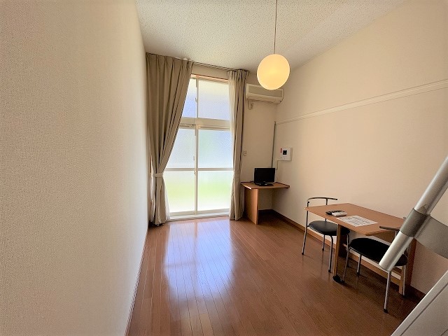 レオパレスフィスデファミーユ リビング