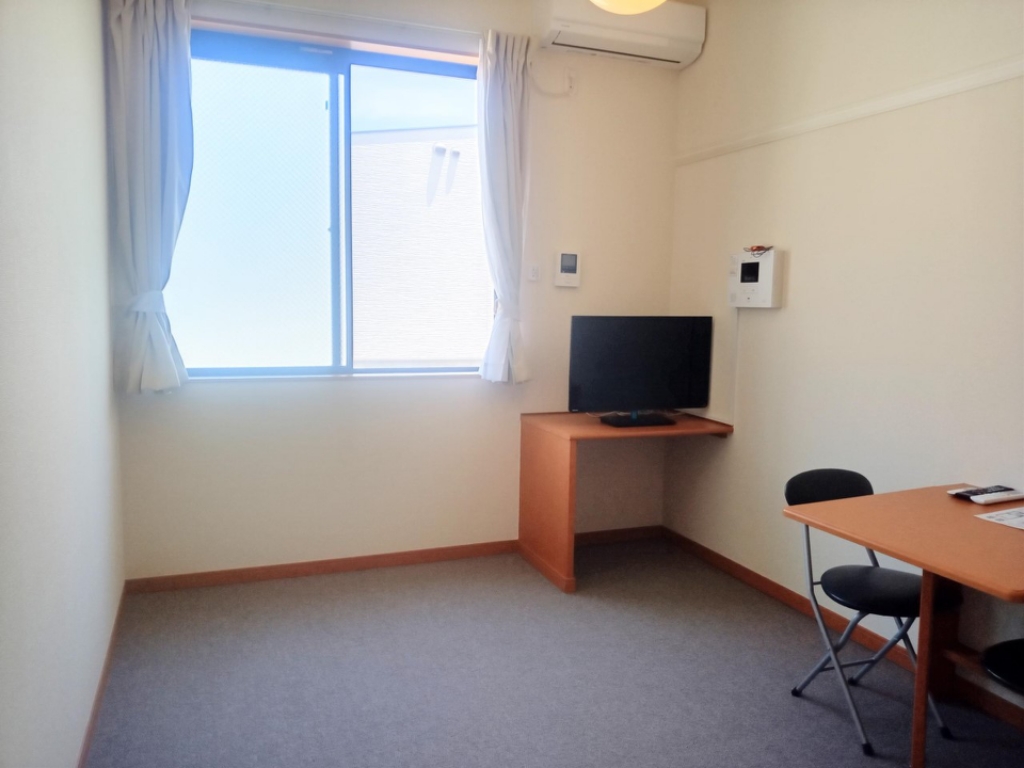 レオパレスユーアイ リビング