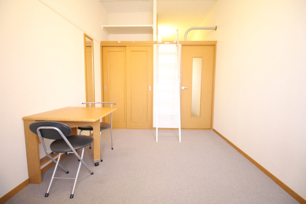 レオパレスノイヤマト リビング