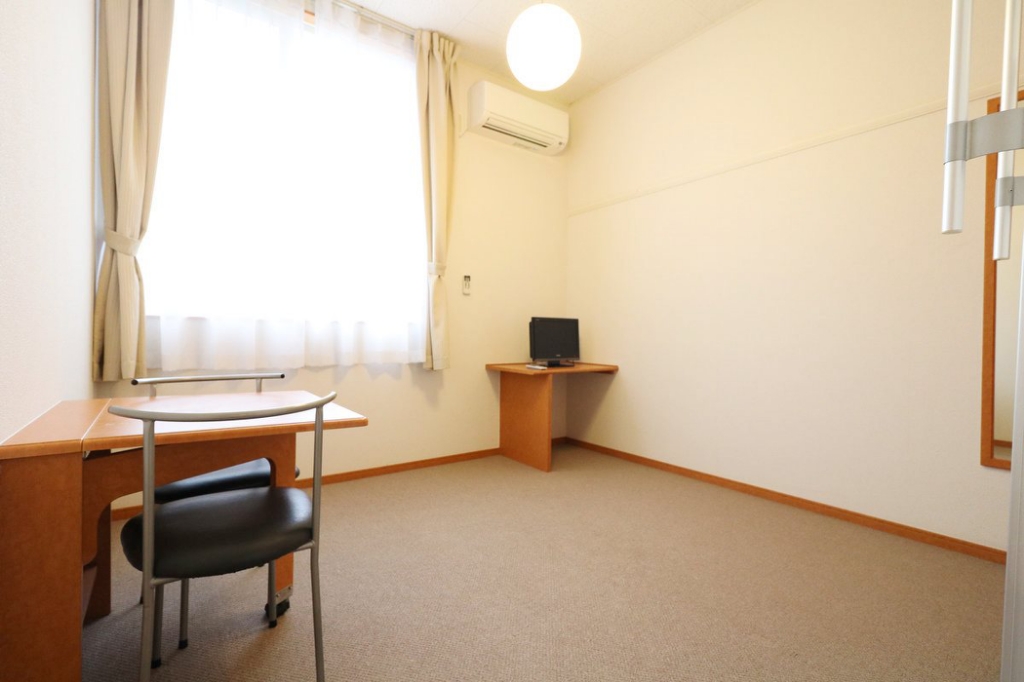 レオパレス盛晶 ベッドルーム