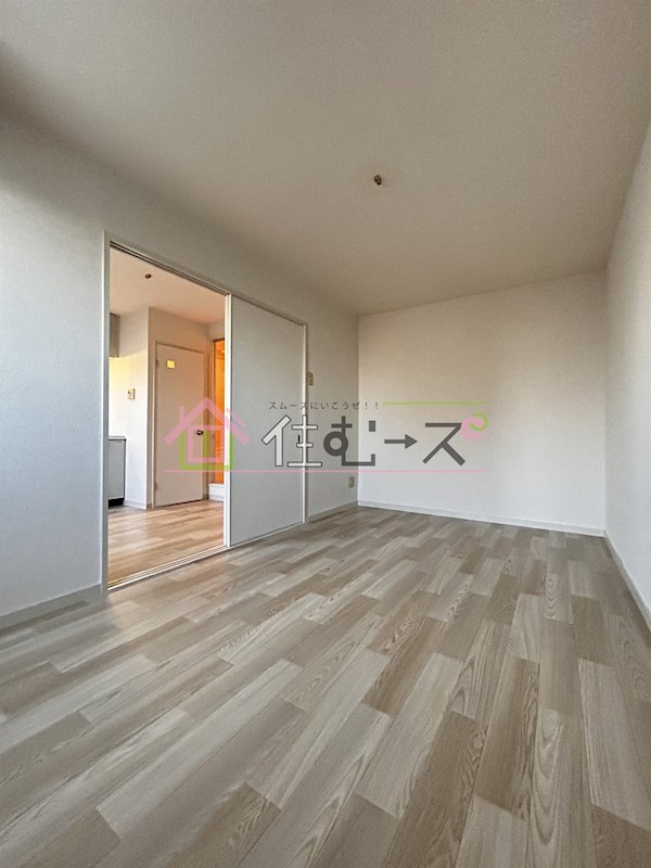 レジデンス三津屋 リビング