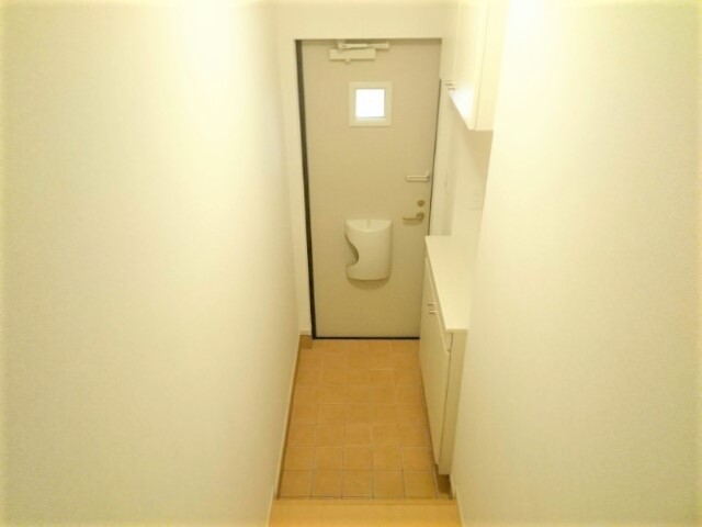 ジュネス王子 玄関