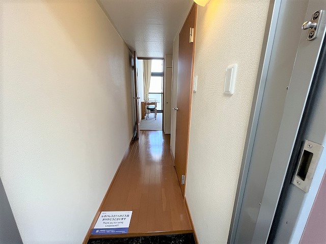 レオパレスルーク 玄関