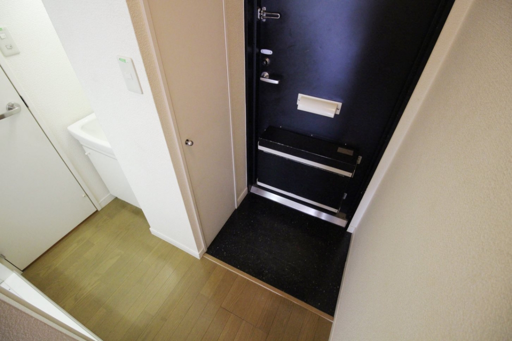 レオパレスシャルマンⅡ 玄関