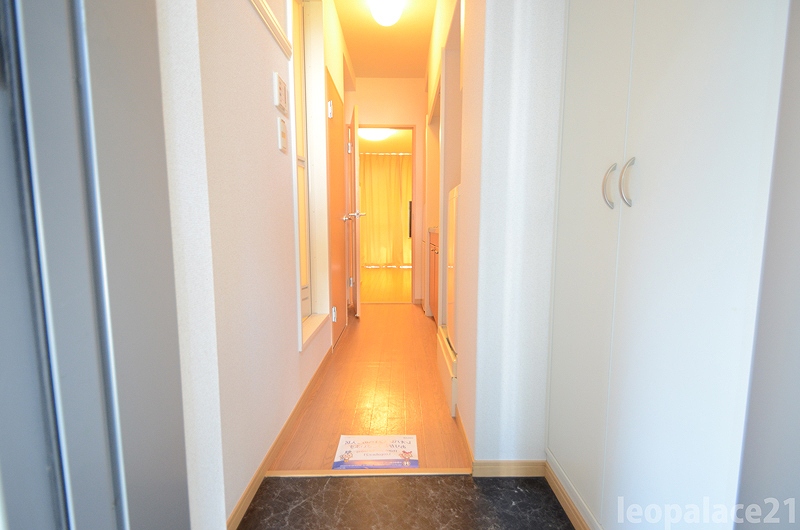 レオパレスハウス香里ヶ丘 玄関