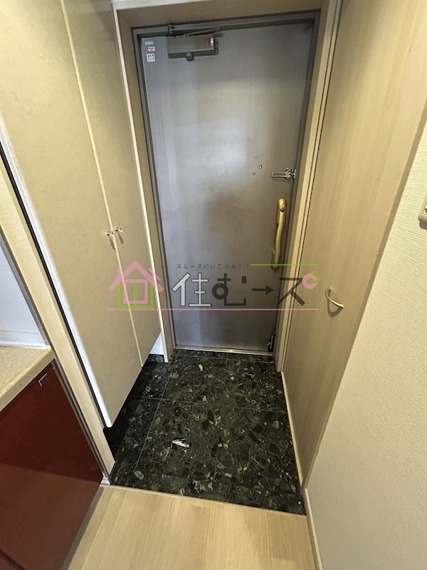 ジュネーゼグラン心斎橋東 玄関