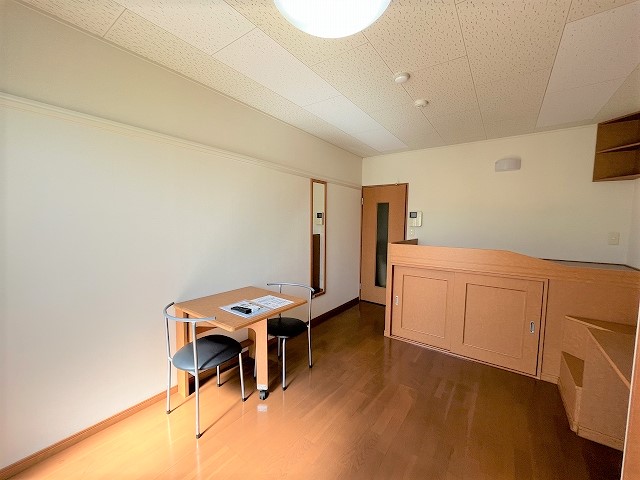 レオパレス二田 ベッドルーム