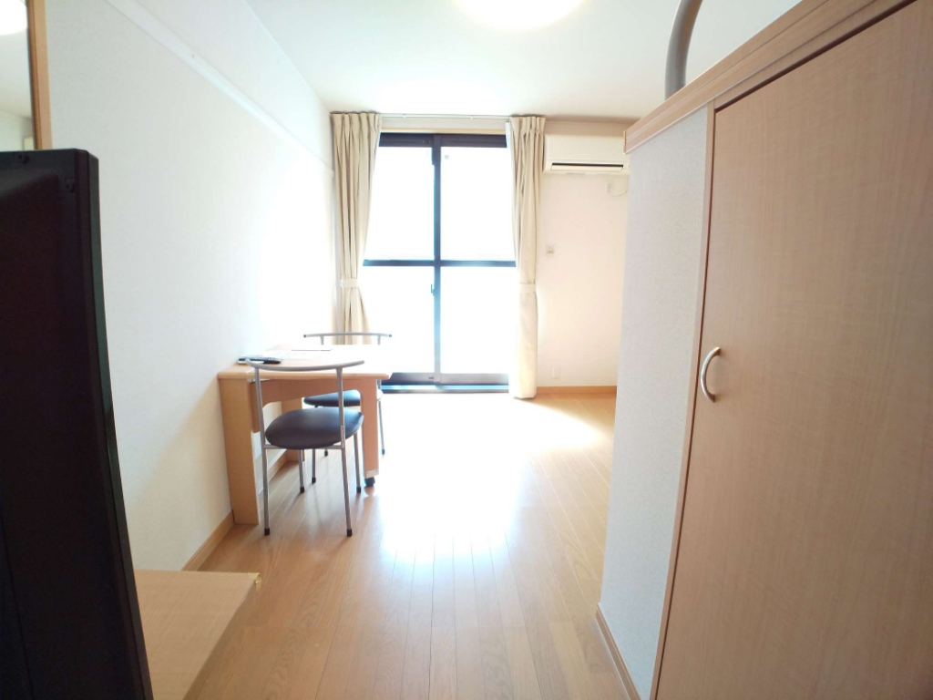 レオパレスゴールドファイブ リビング