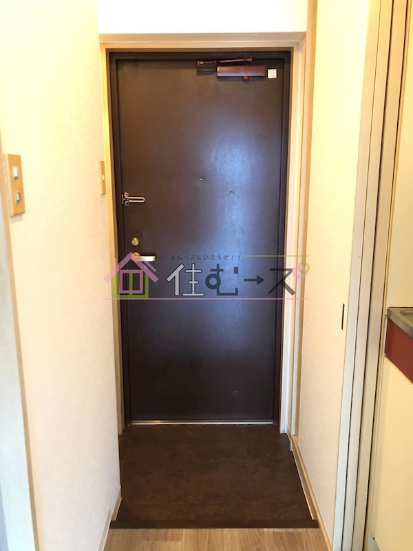 エイチツーオー市岡 玄関
