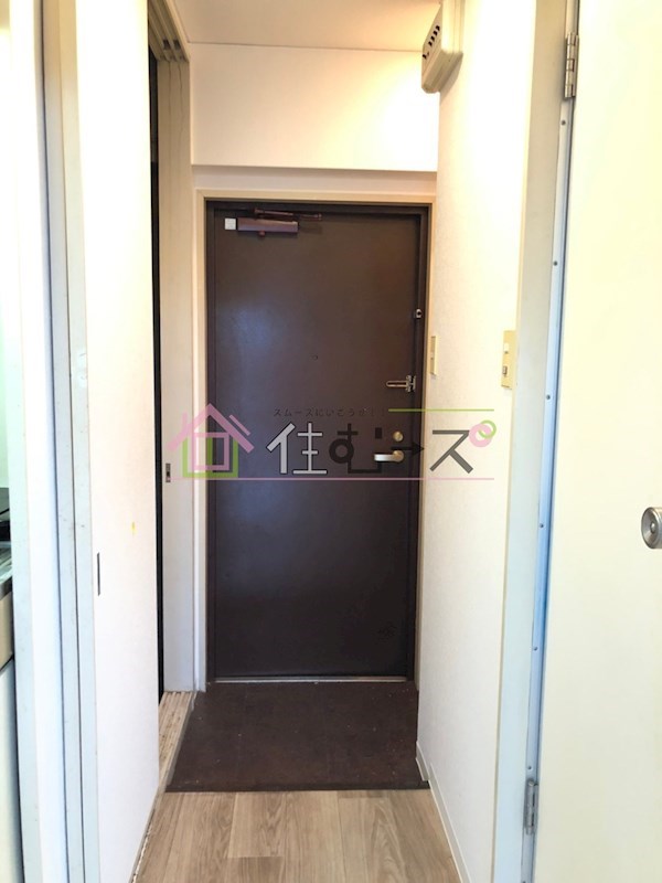 エイチツーオー市岡 玄関