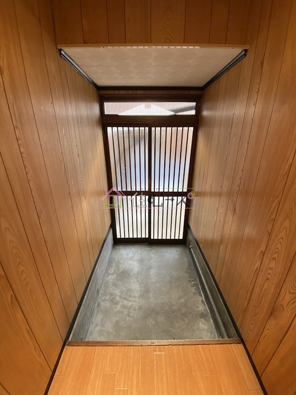 湯里1貸家 玄関