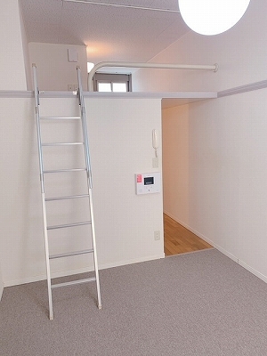 レオパレス松川 ベッドルーム