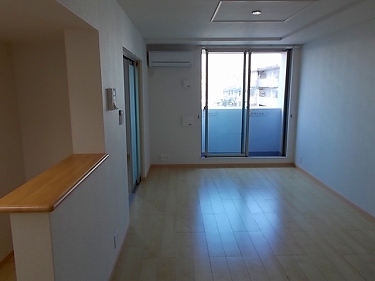 カルム名神 リビング