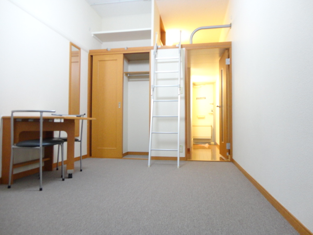 レオパレスかもじや リビング