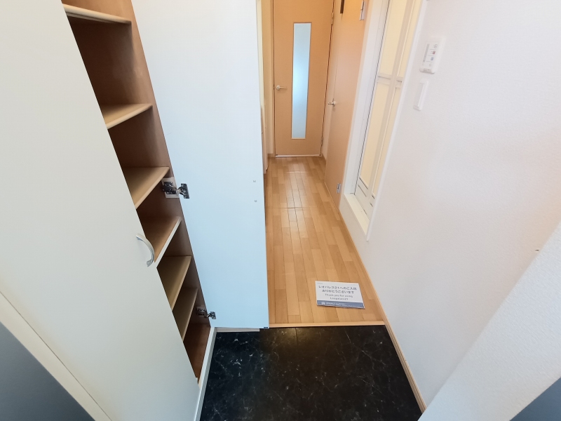 レオパレスサウスリー 玄関