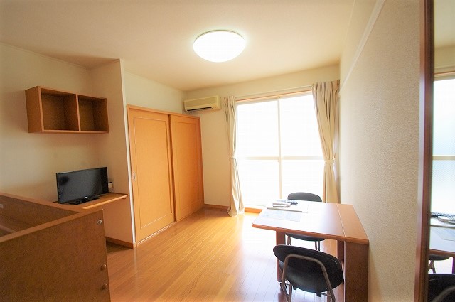 レオパレスオアシス岸和田 ベッドルーム