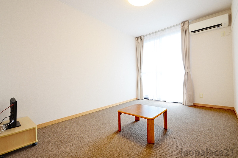 レオパレス梅北フィオーレ リビング