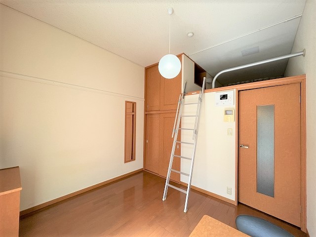 レオパレスグランデ泉Ａ ベッドルーム