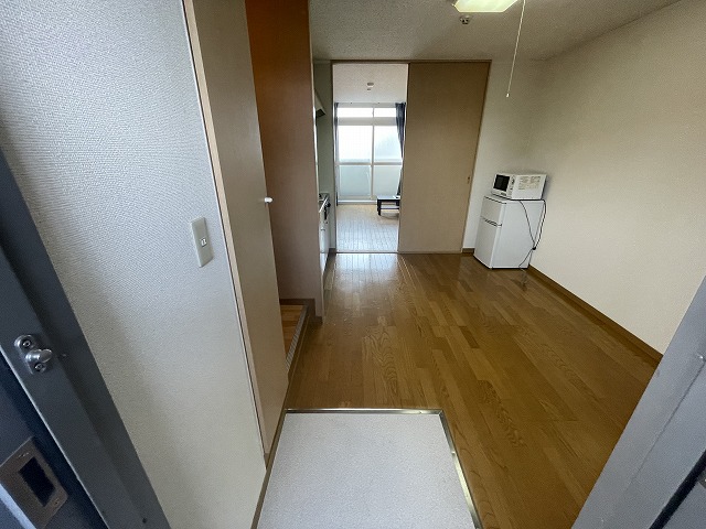 レオパレス向日葵 玄関