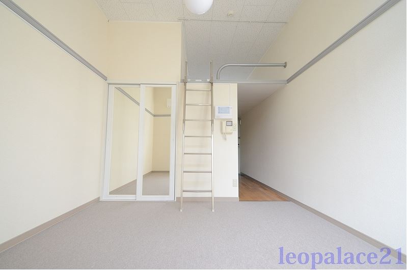 レオパレス住吉弐番館 リビング