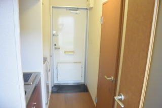 レオパレス川西 玄関