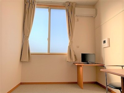 レオパレス甲東園 リビング