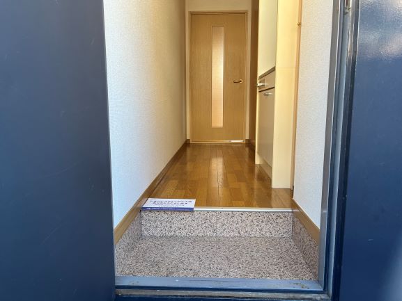 レオパレスえびす 玄関