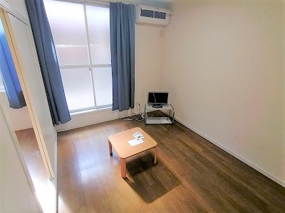 レオパレスＮＡＫＡＪＩＭＡ リビング