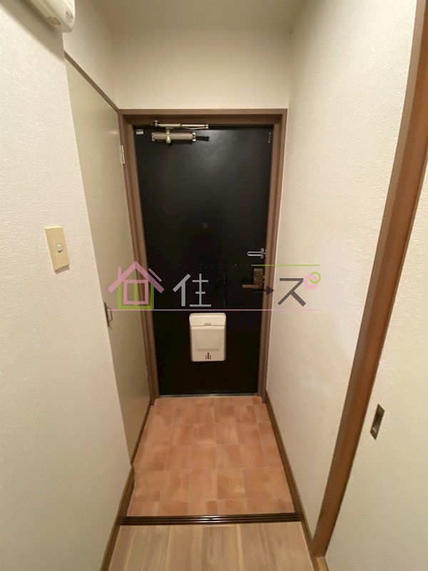 マリワール川辺 玄関