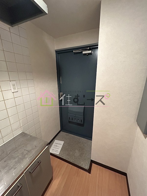 アベニュー岸里 玄関