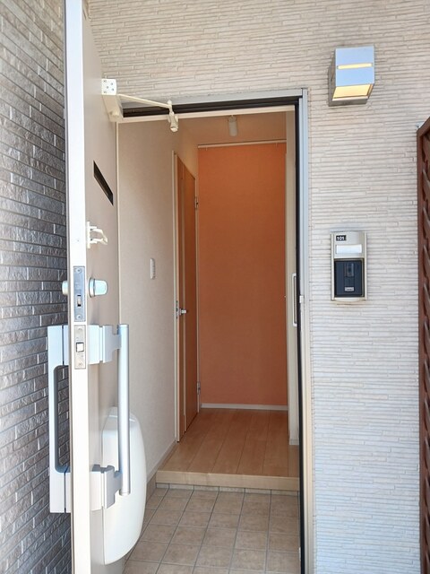 モデルノ　カーサ 玄関