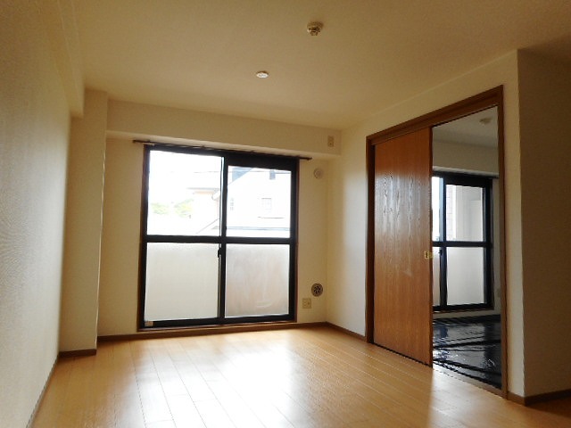 ラルジュウエスト リビング