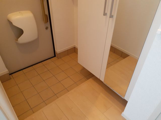 シャルム汐ノ宮 玄関