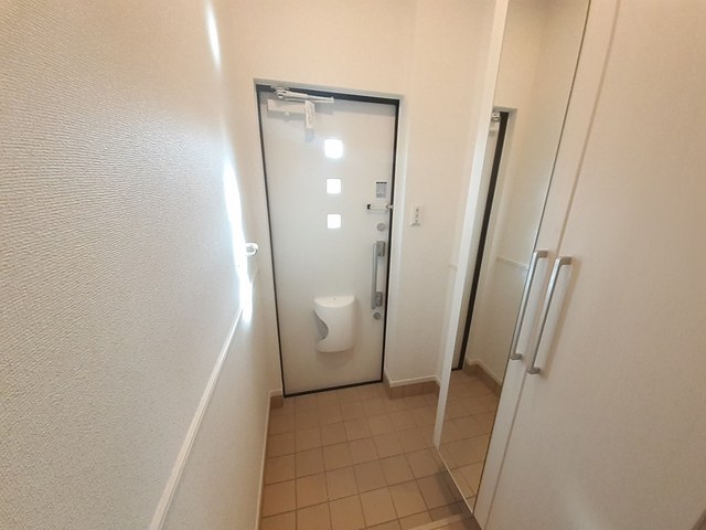 ティーズ　カーサソレアードⅡ 玄関