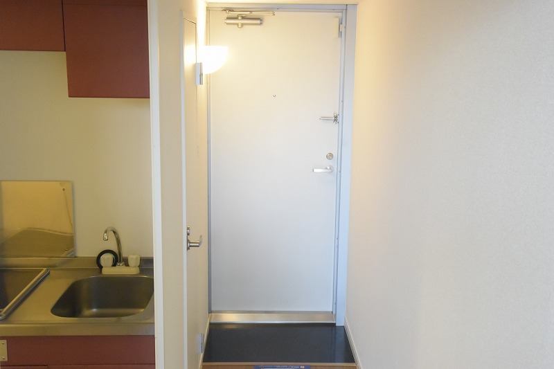 レオパレスキッショー 玄関