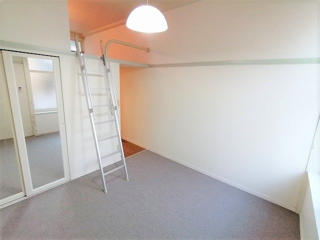 レオパレス南ひばりガ丘 ベッドルーム