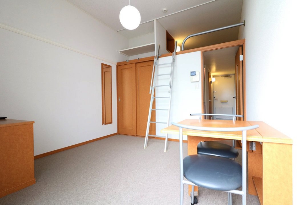 レオパレスプランタン壱番館 リビング