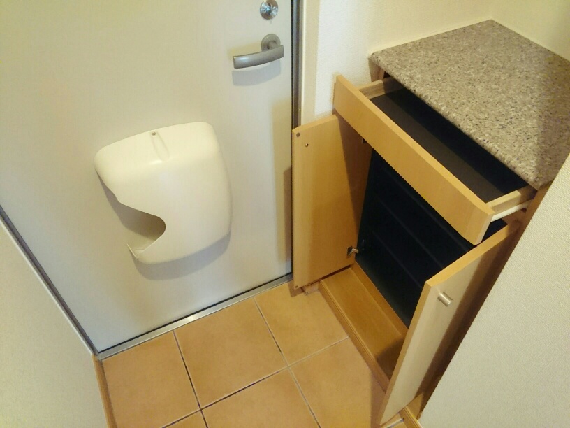 モン・ル　ウエスト 玄関