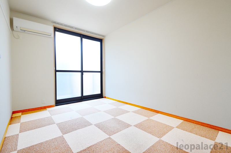 レオパレスナニワシティー リビング