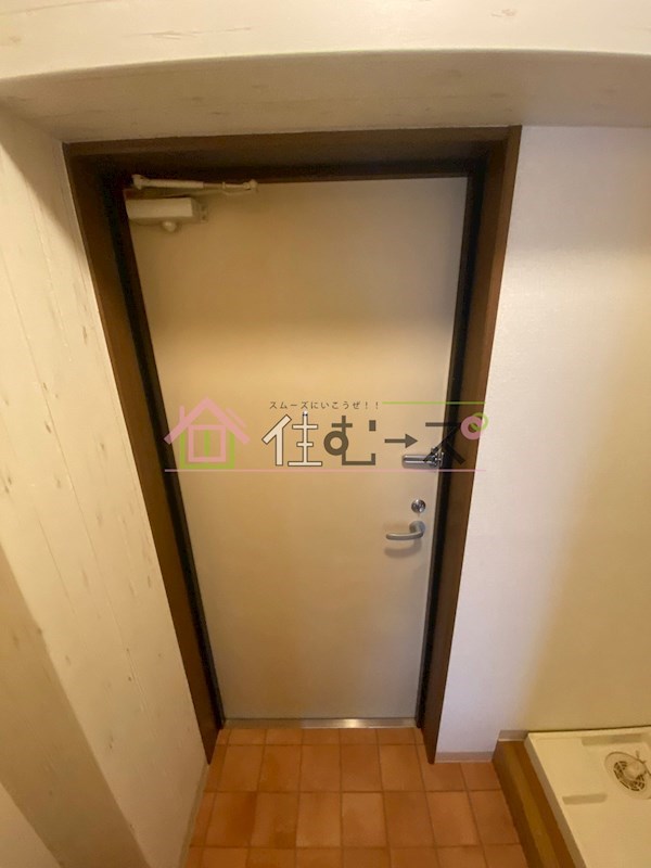 ルミエ新大阪 玄関