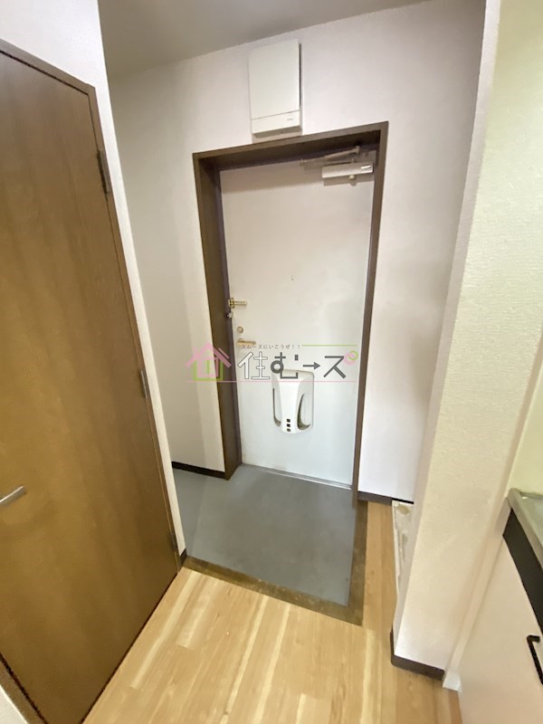 ラフィーネ北島 玄関