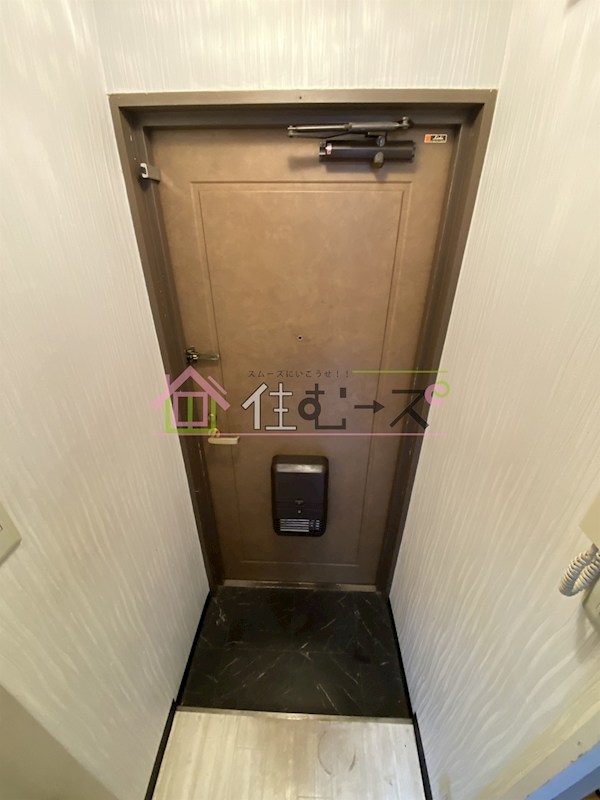 カムネス経大前 玄関