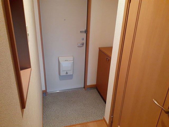 レーゲンボーゲン大美野 玄関