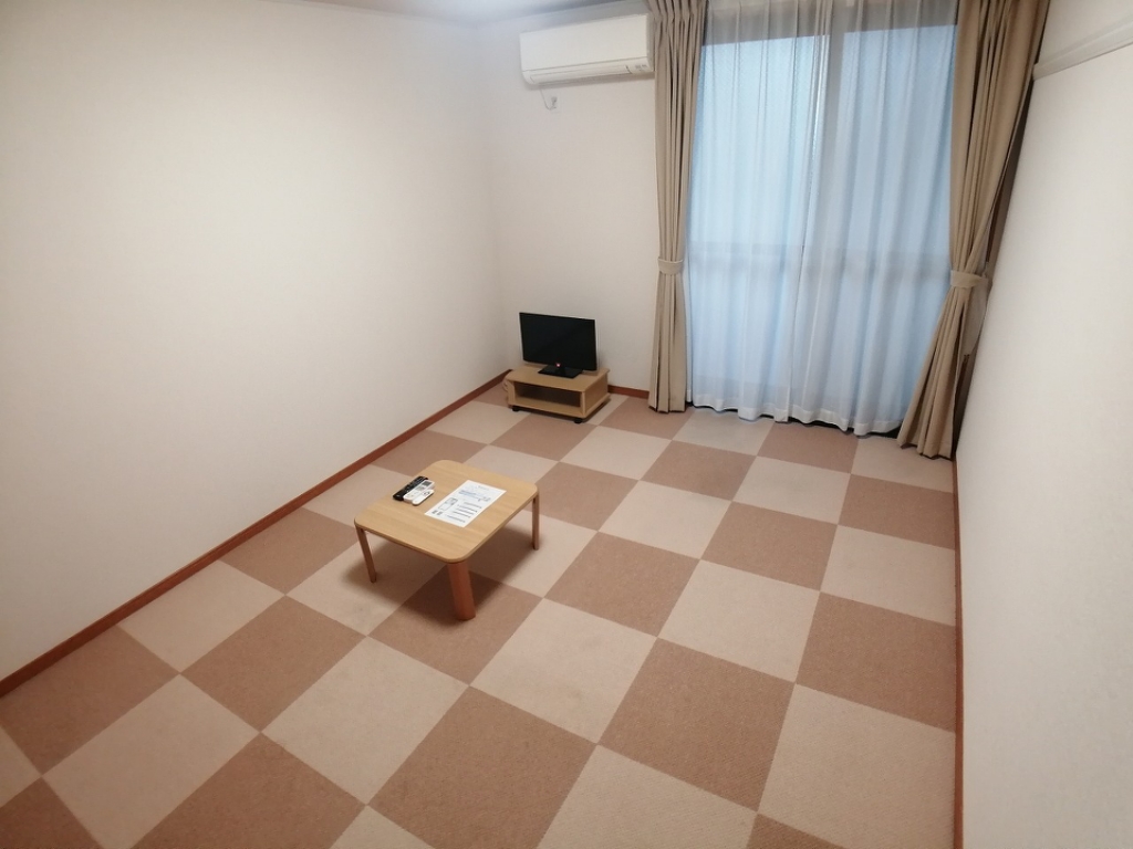 レオパレス御厨ＥＡＳＴ リビング