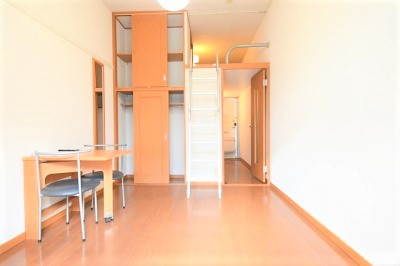 レオパレスレグルス リビング