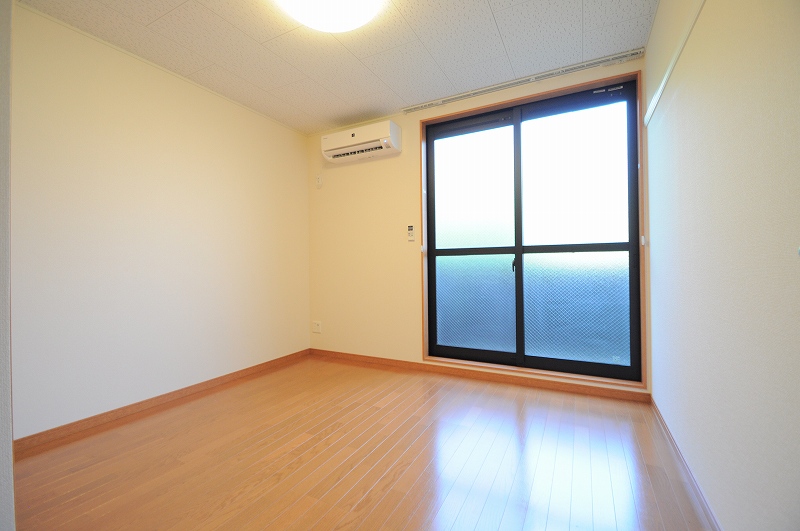 レオパレスソレイユ　箕面 ベッドルーム