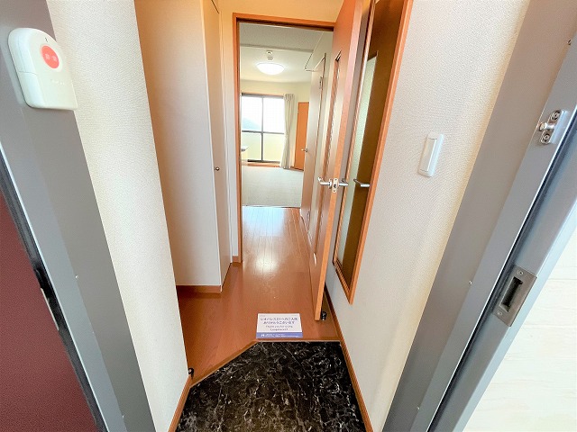 レオパレスおのさと 玄関