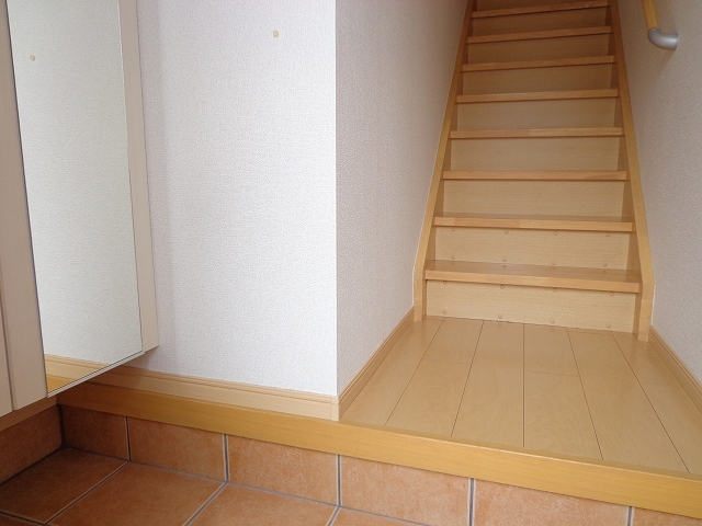 オーヴェスト２号館 玄関